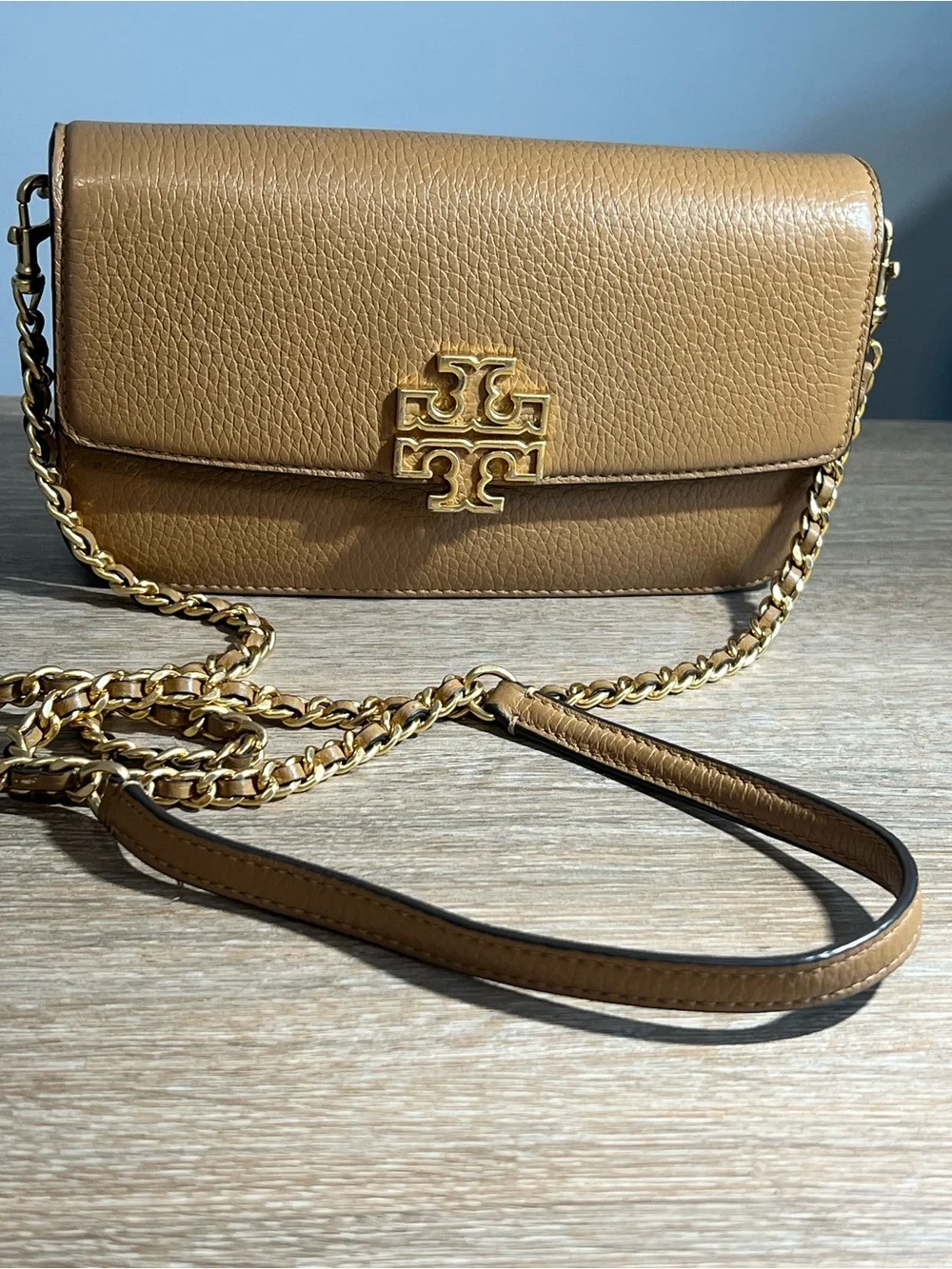 Tory Burch Camel/Tan Leather Shoulder Bag with Gold Logo